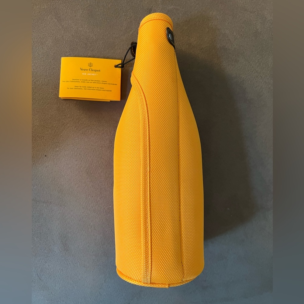 Veuve Clicquot Insulated Ice Jacket- New with Tags - Picture 4 of 14